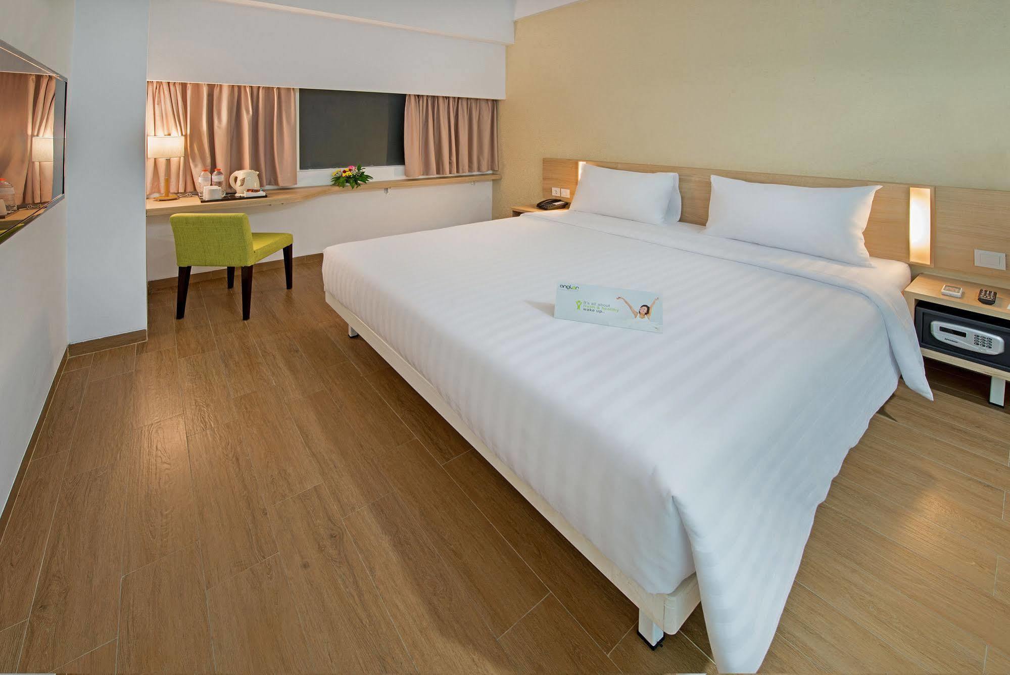 Whiz Prime Hotel Pajajaran Bogor Exterior photo