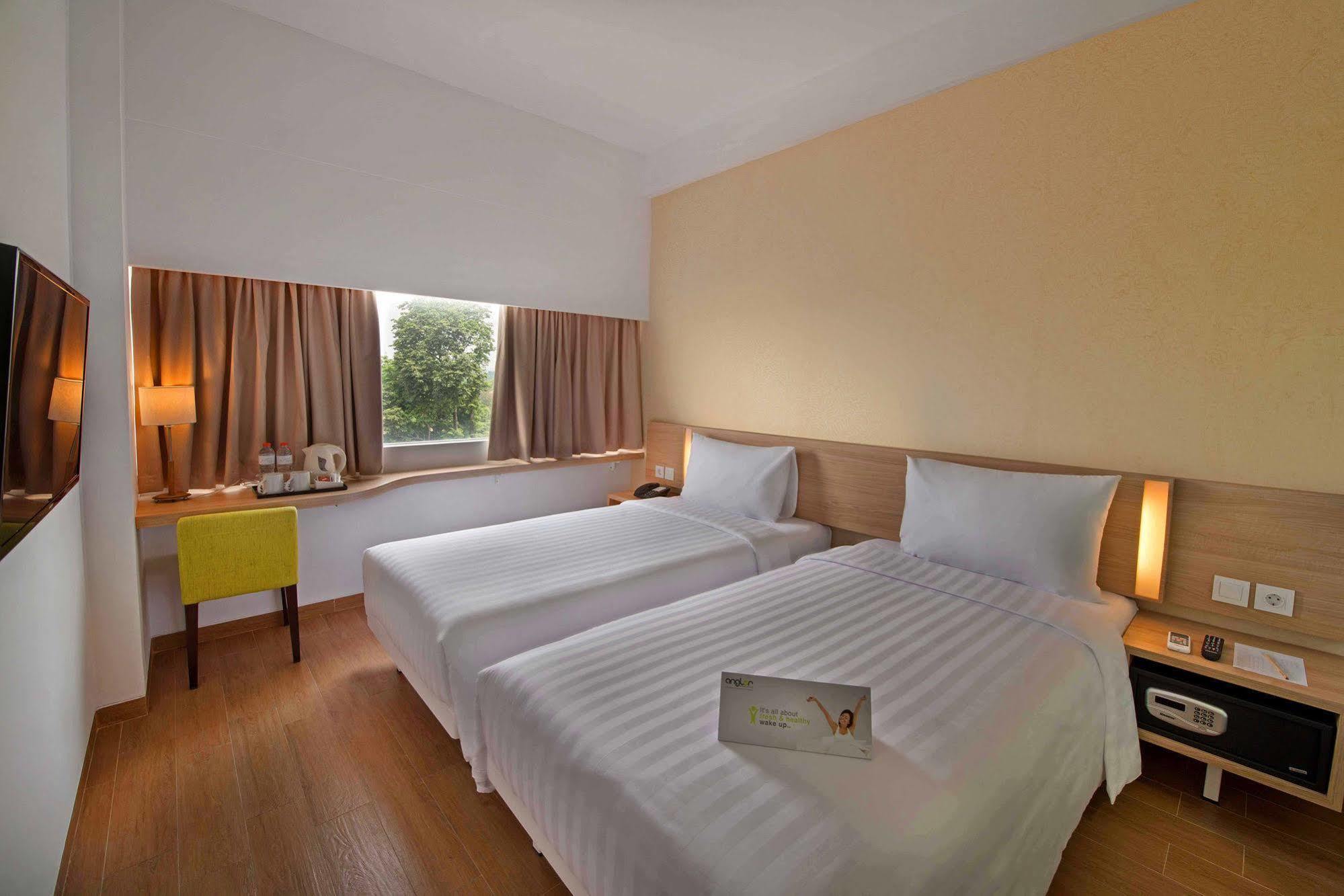 Whiz Prime Hotel Pajajaran Bogor Exterior photo